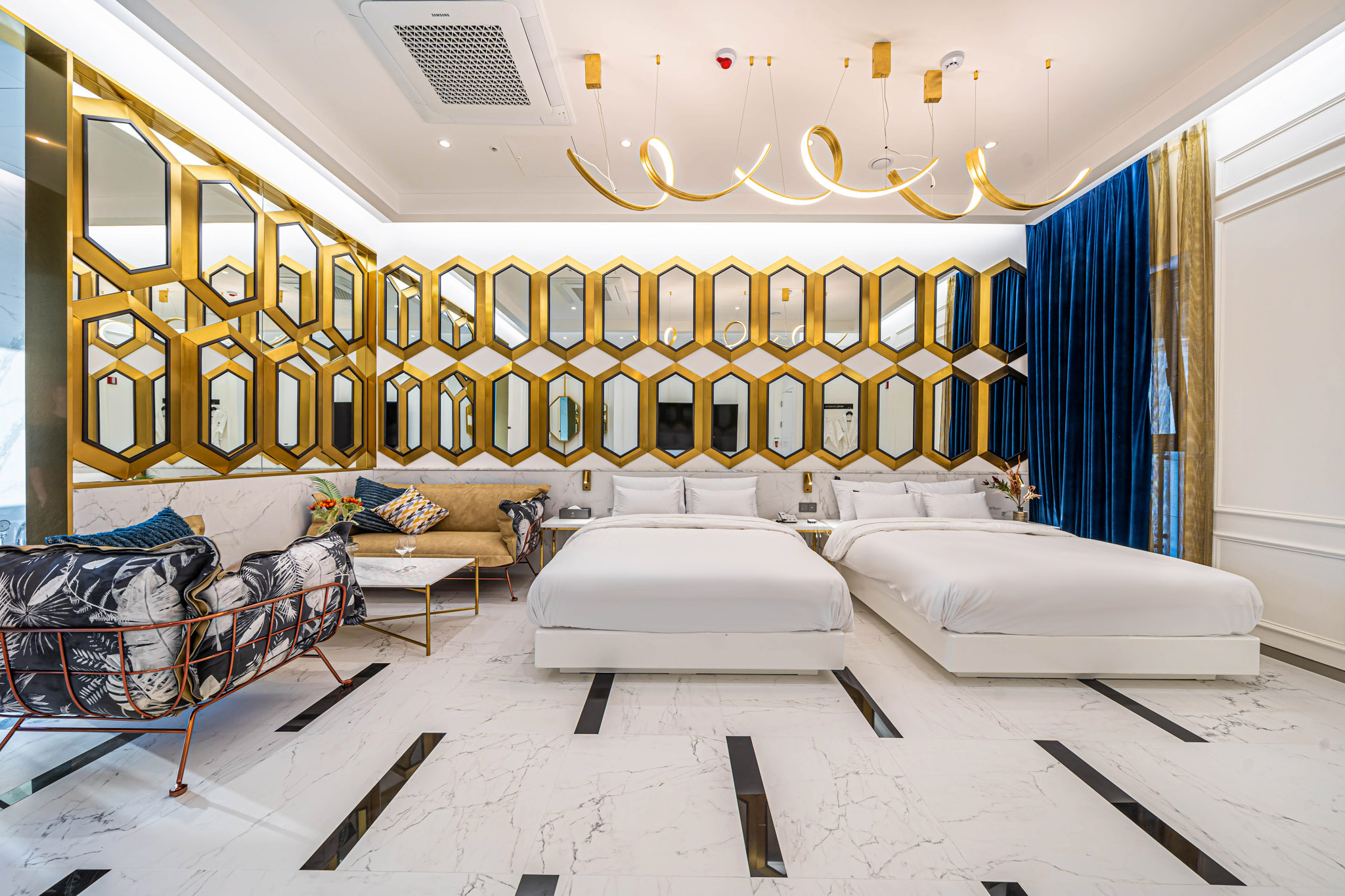 room detail thumbnail 2