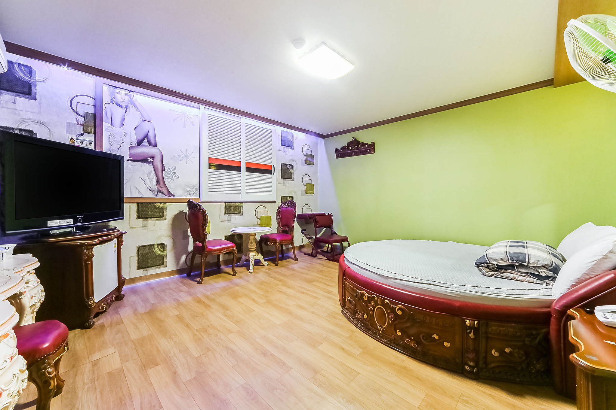 room detail thumbnail 0