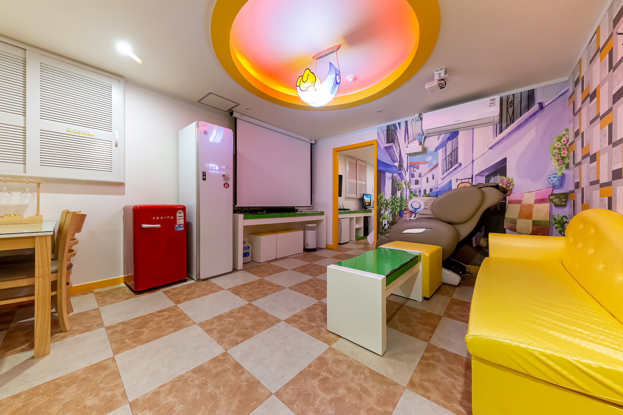 room detail thumbnail 1