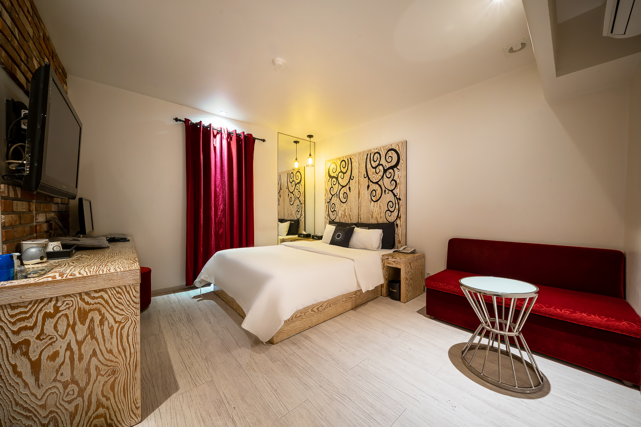 room detail thumbnail 0