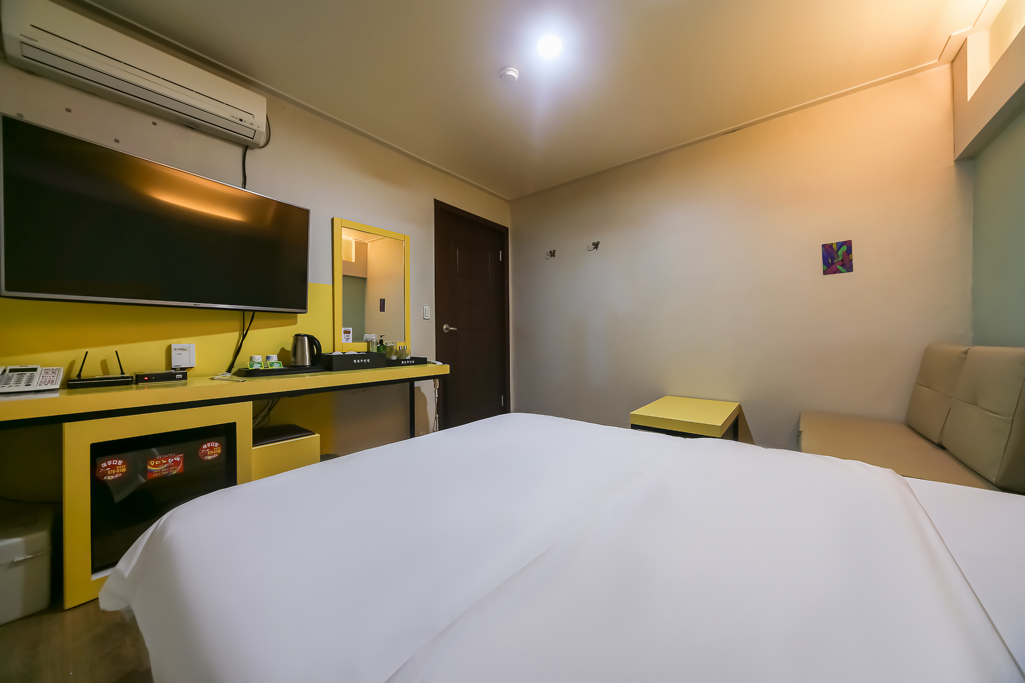 room detail thumbnail 2
