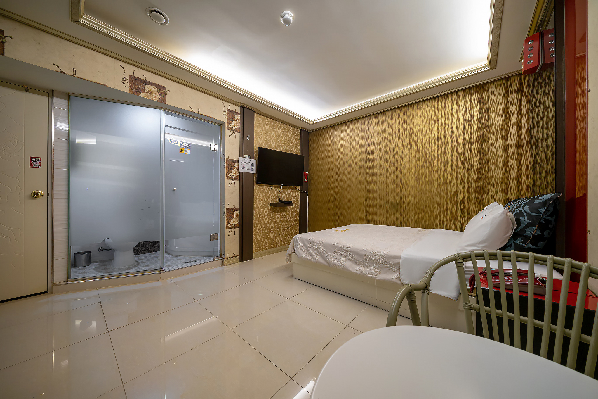 room detail thumbnail 0