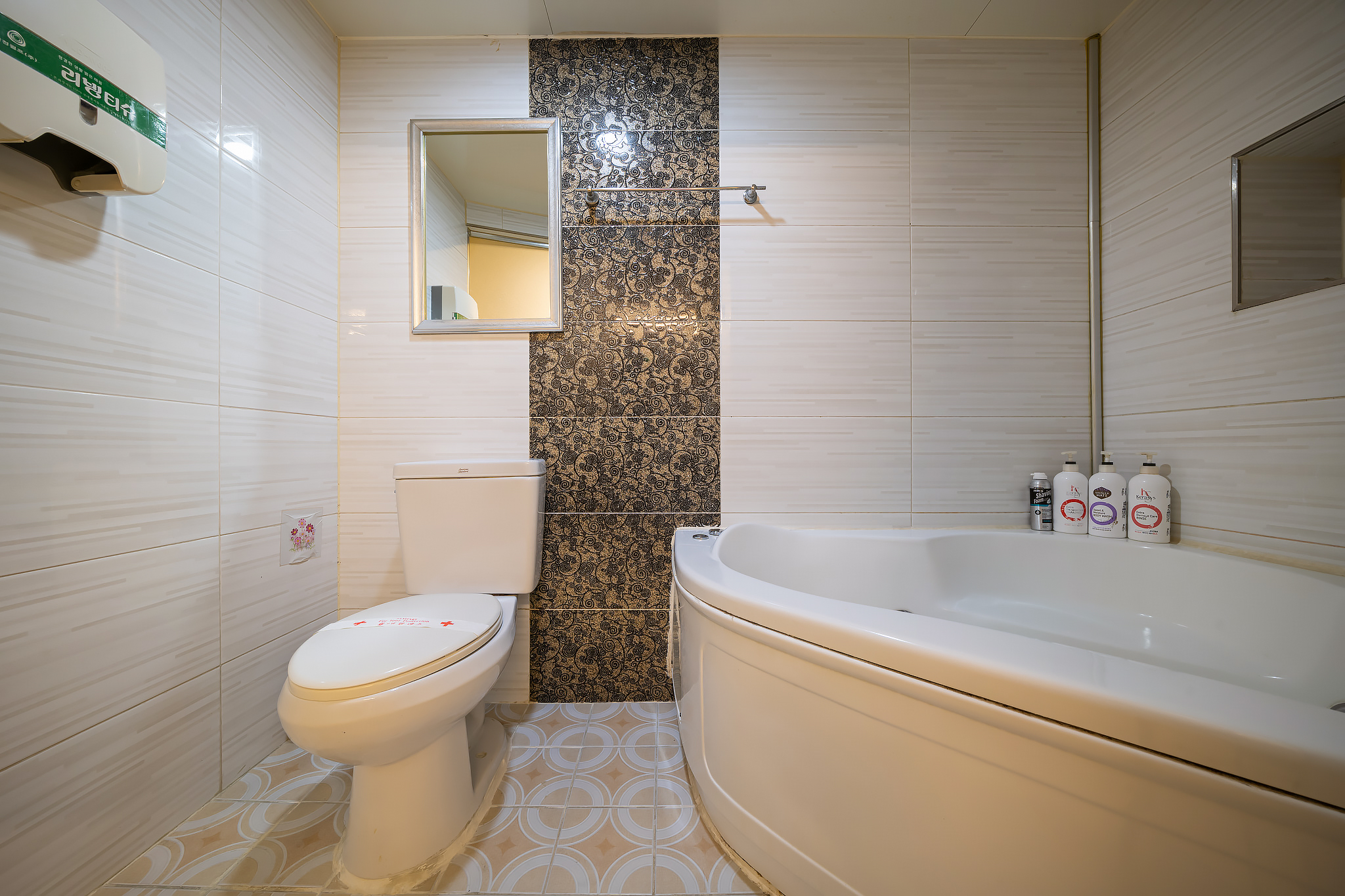 room detail thumbnail 2