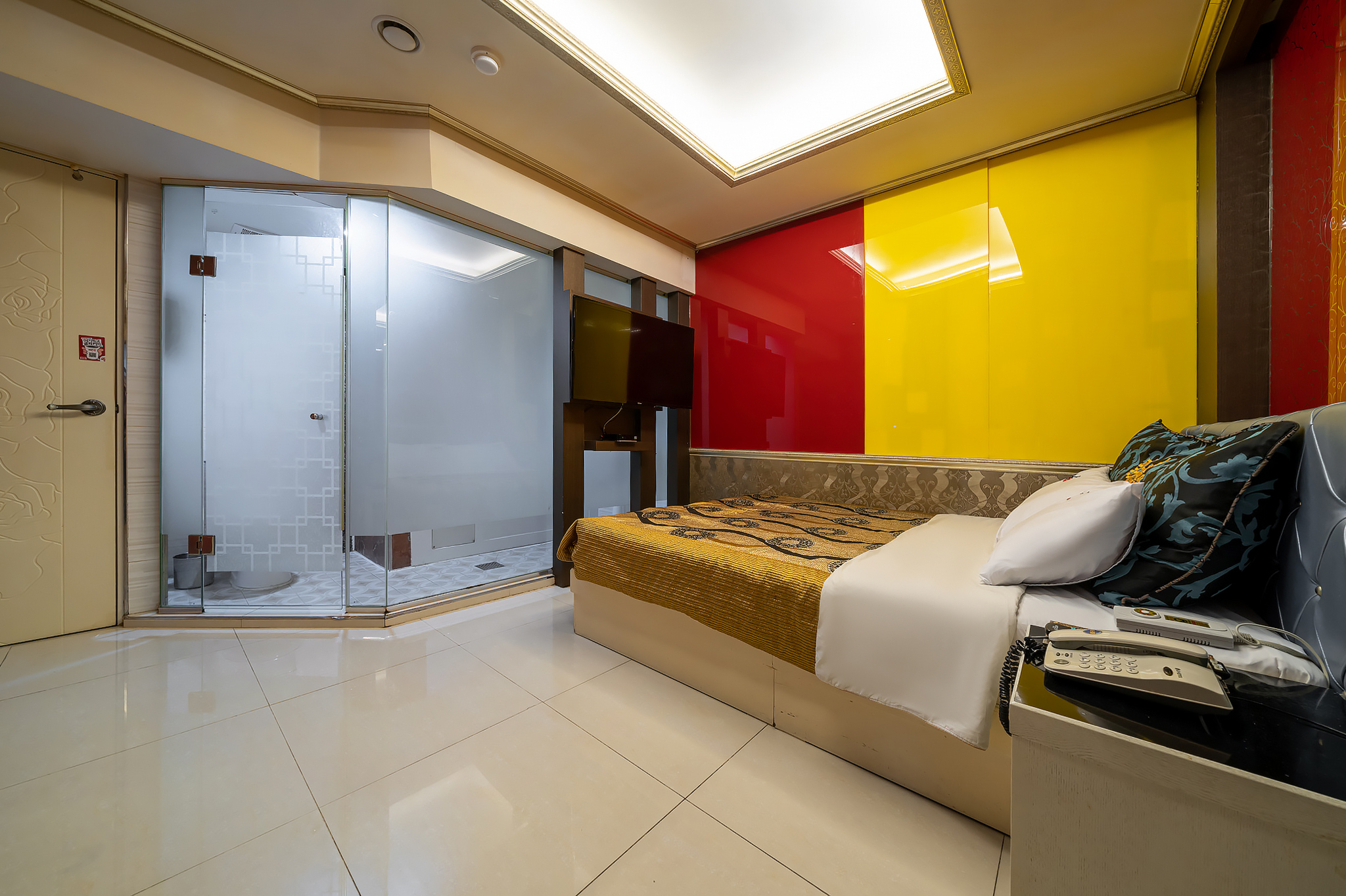 room detail thumbnail 1