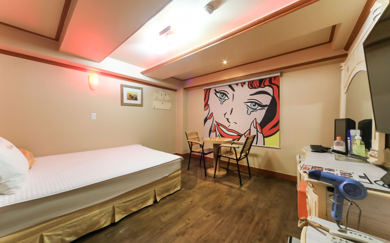 room detail thumbnail 0