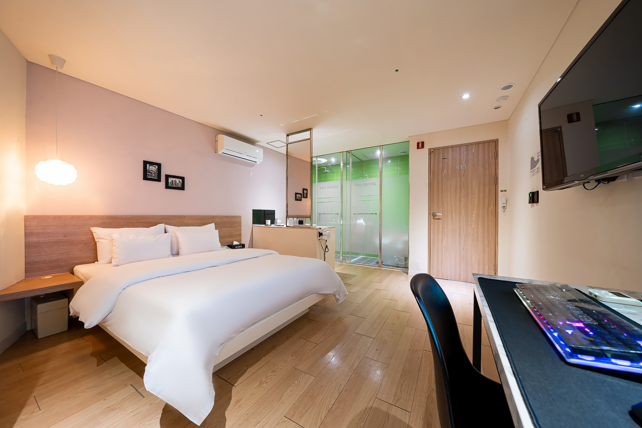 room detail thumbnail 2