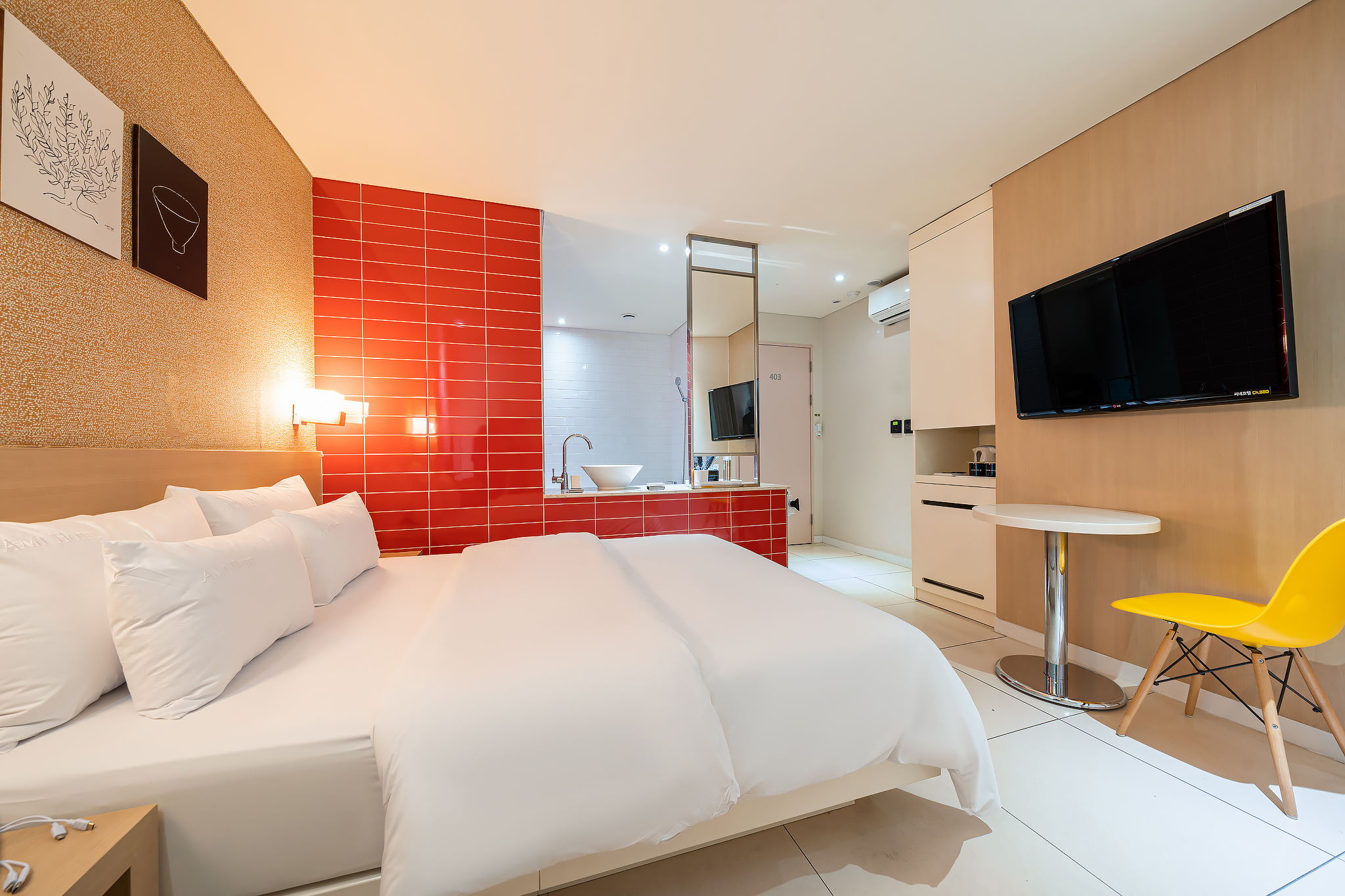 room detail thumbnail 2