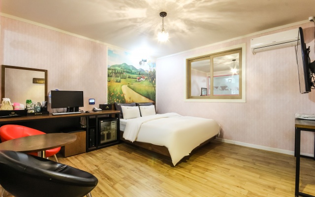 room detail thumbnail 0