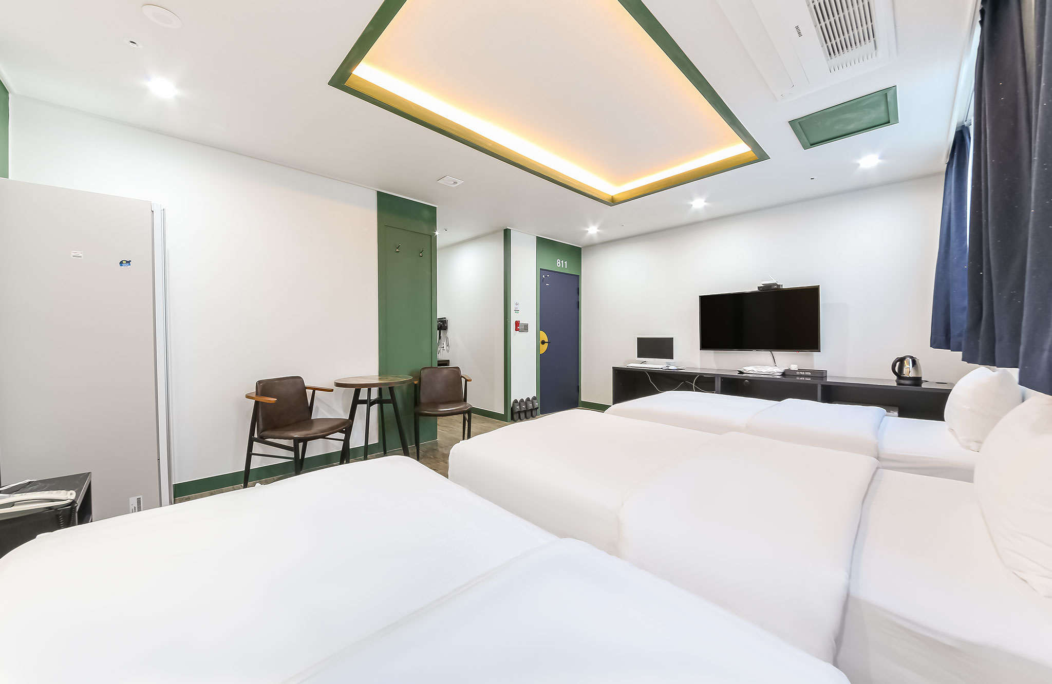 room detail thumbnail 2