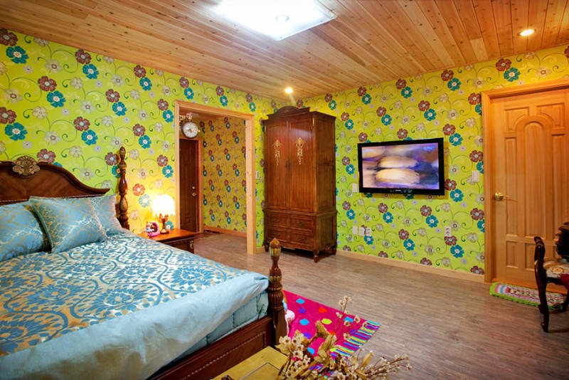 room detail thumbnail 2