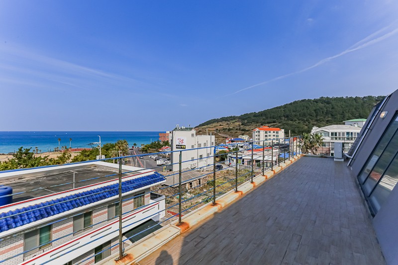 https://yaimg.yanolja.com/v5/2019/12/16/17/5df73bef8f4820.98443955.jpg