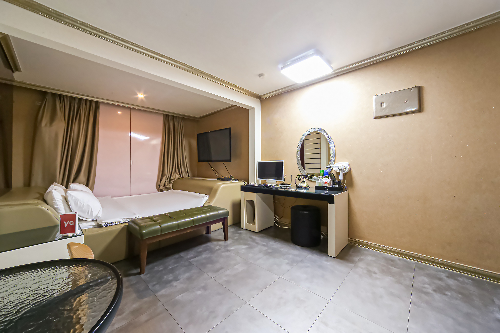 room detail thumbnail 1