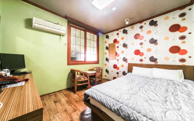 room detail thumbnail 1