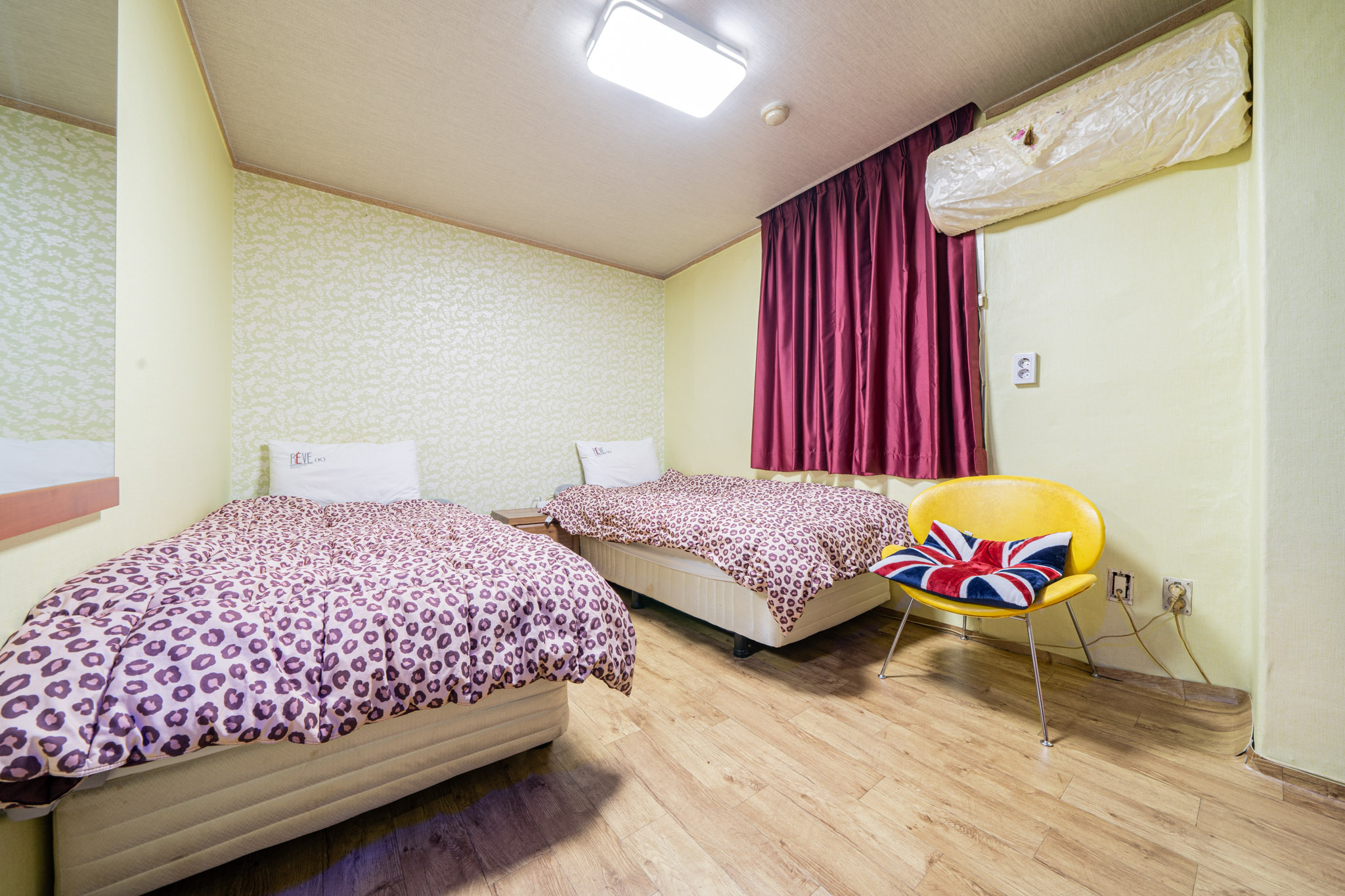 room detail thumbnail 0