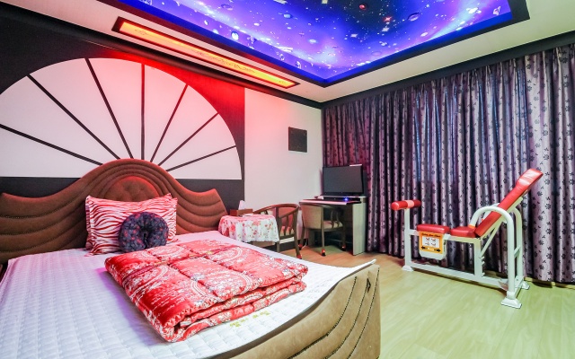 room detail thumbnail 2