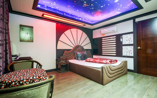 room detail thumbnail 1