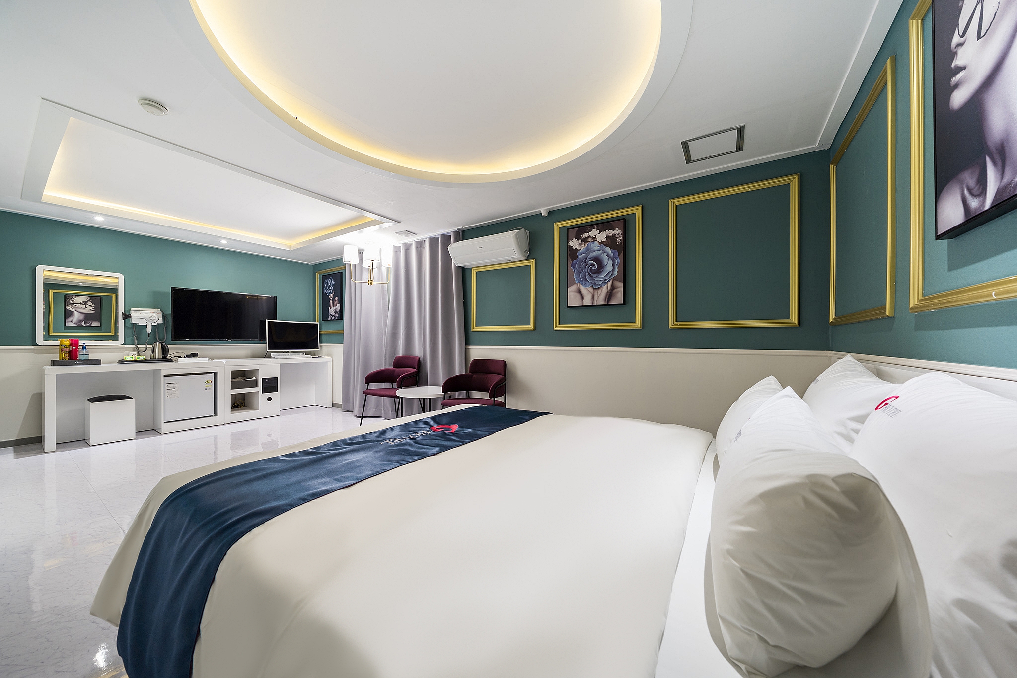 room detail thumbnail 2