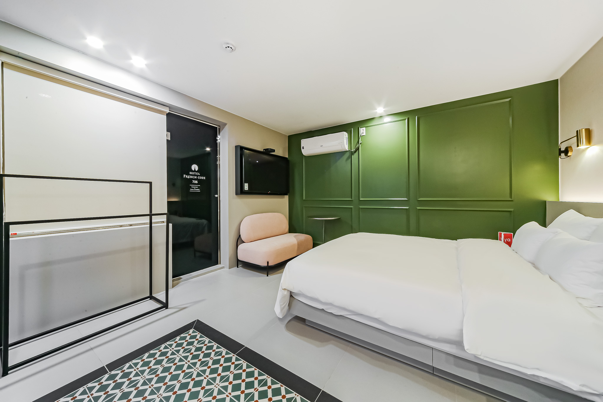 room detail thumbnail 1