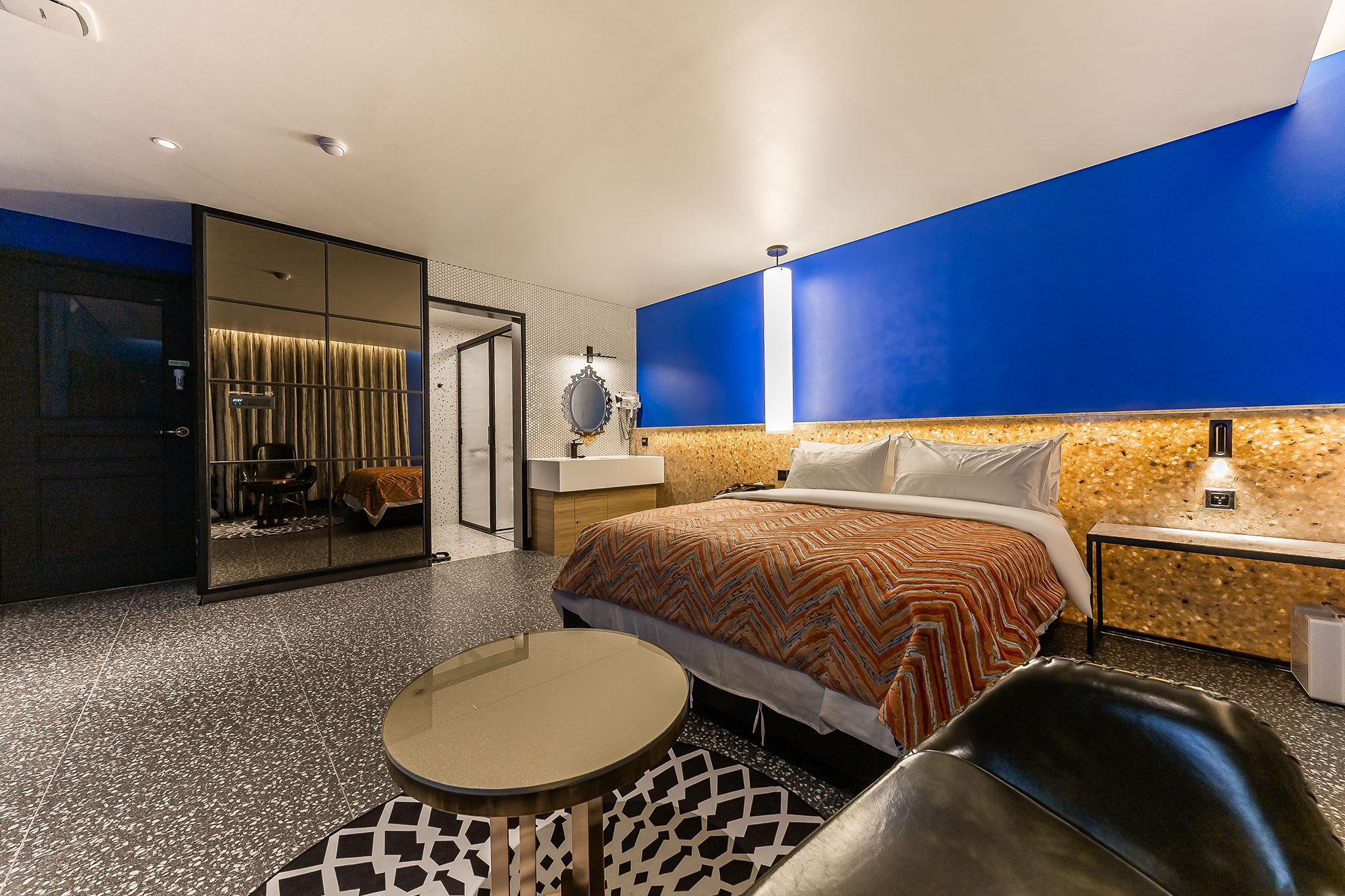 room detail thumbnail 1