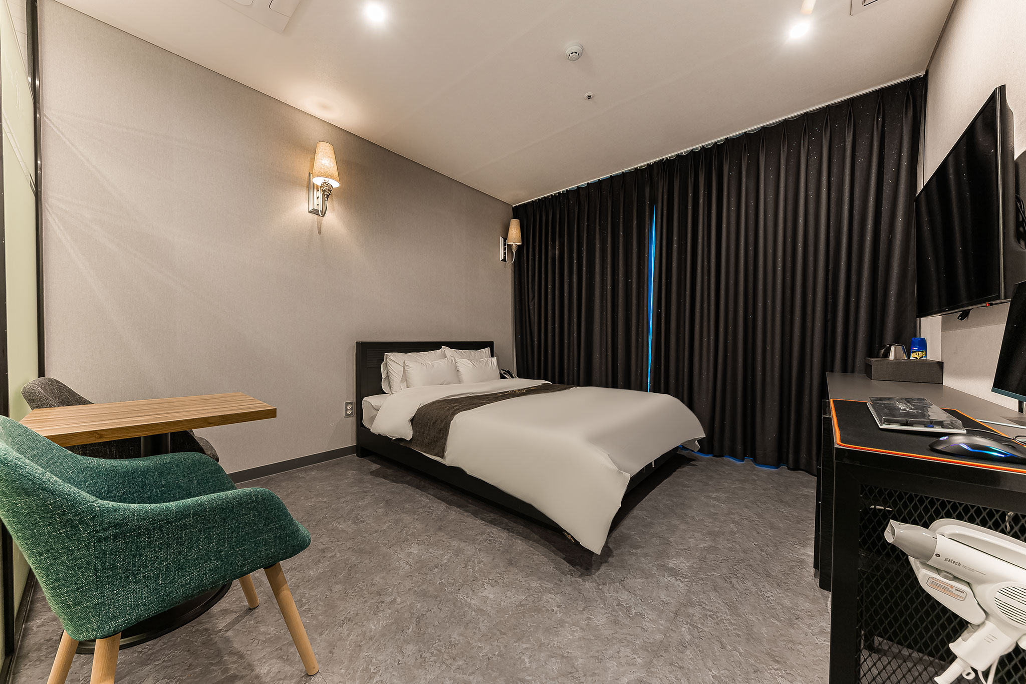 room detail thumbnail 1