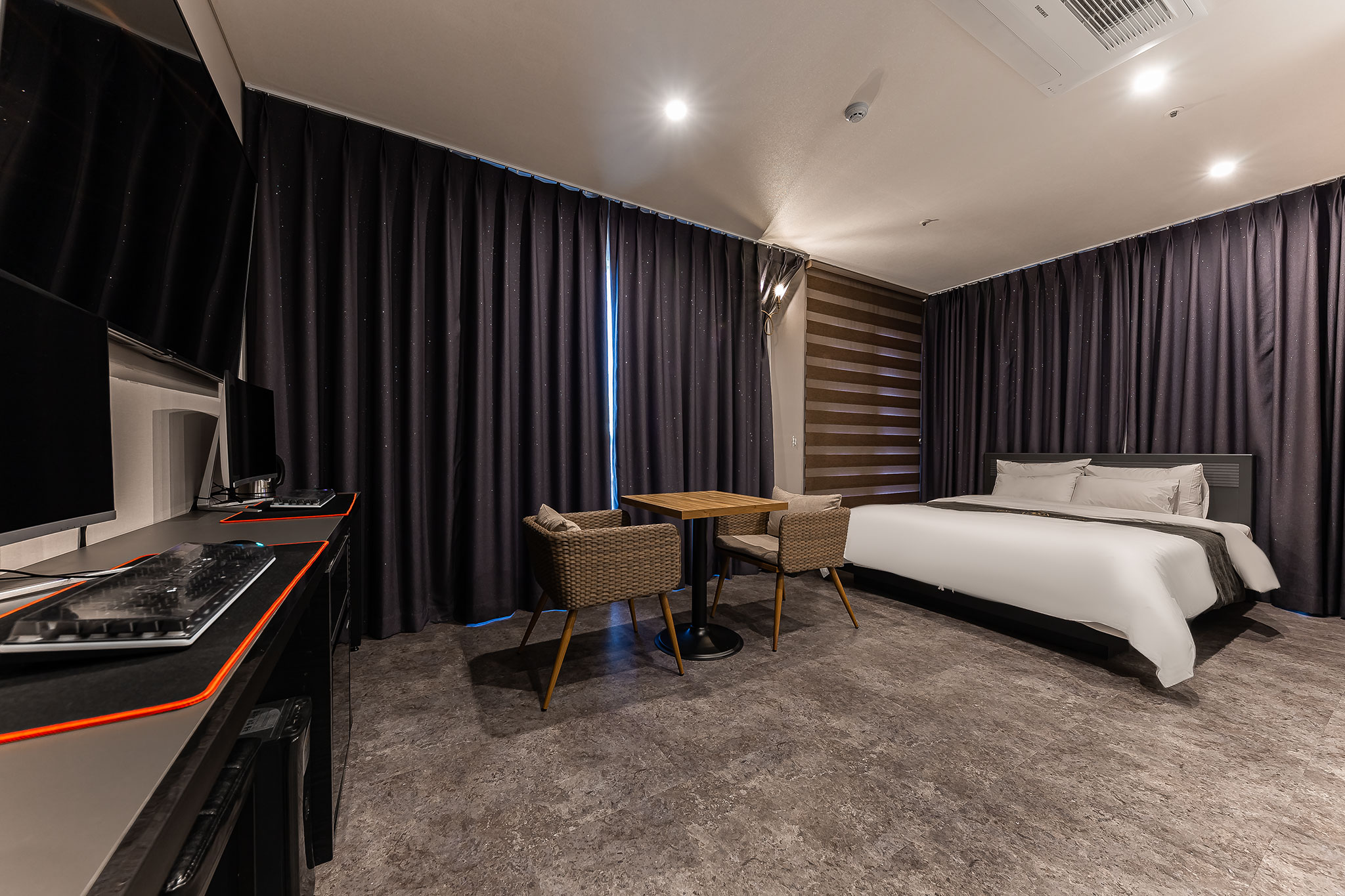 room detail thumbnail 1