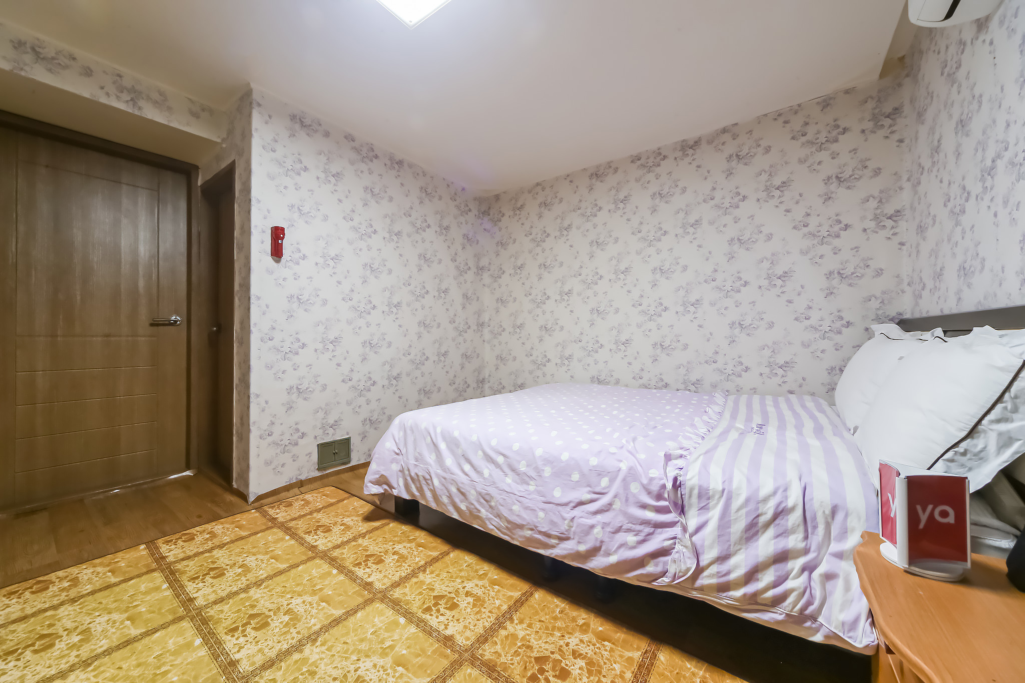 room detail thumbnail 1