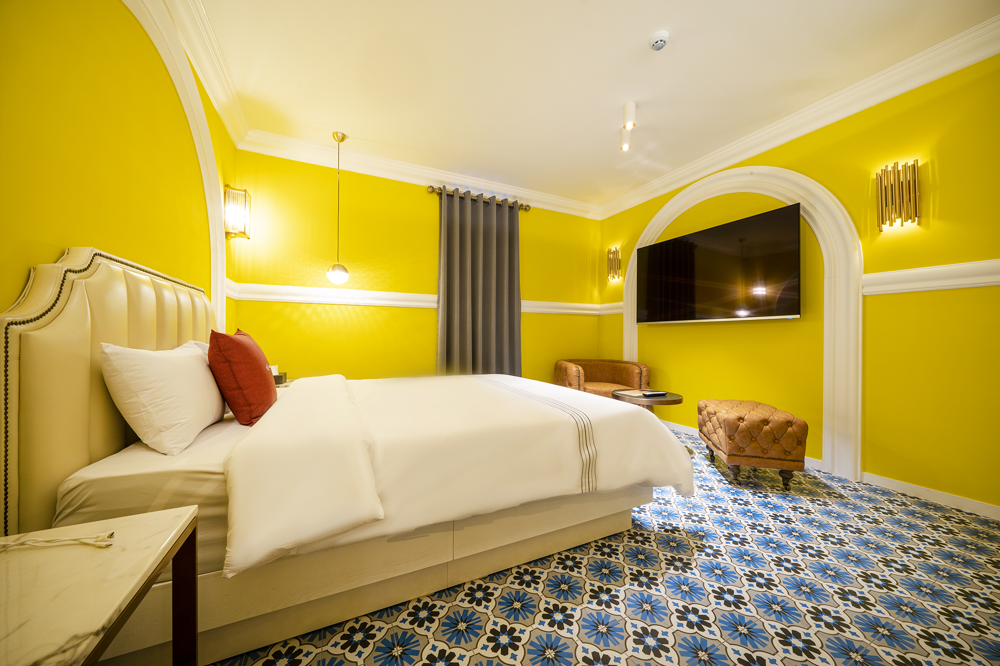 room detail thumbnail 1