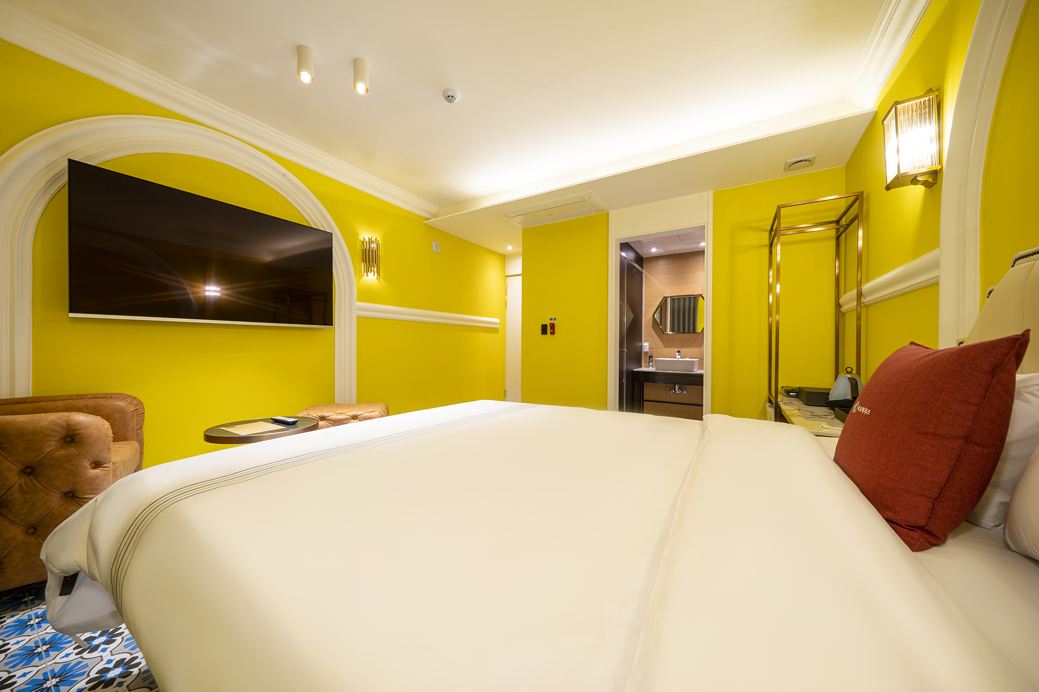 room detail thumbnail 2