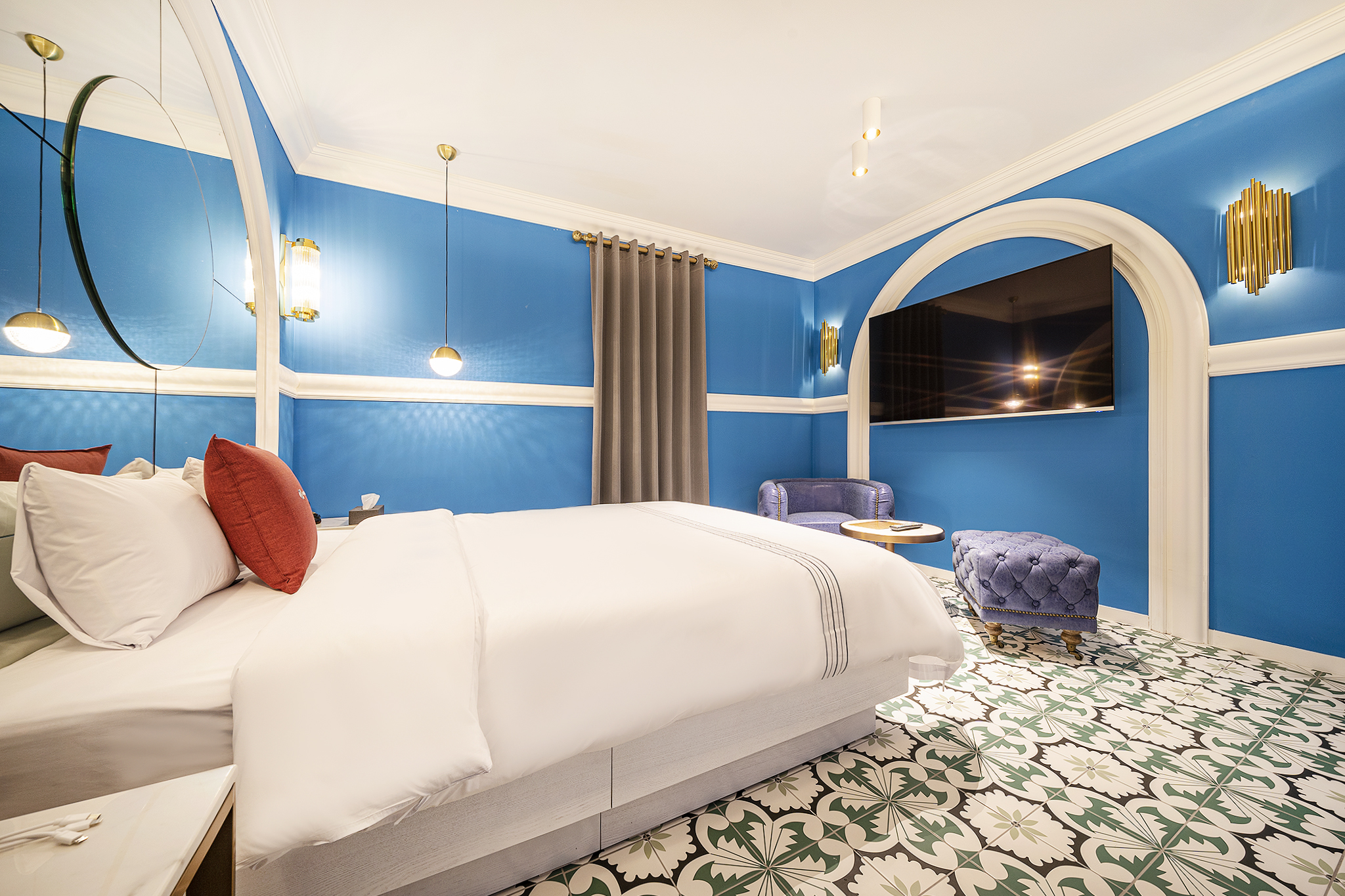 room detail thumbnail 1