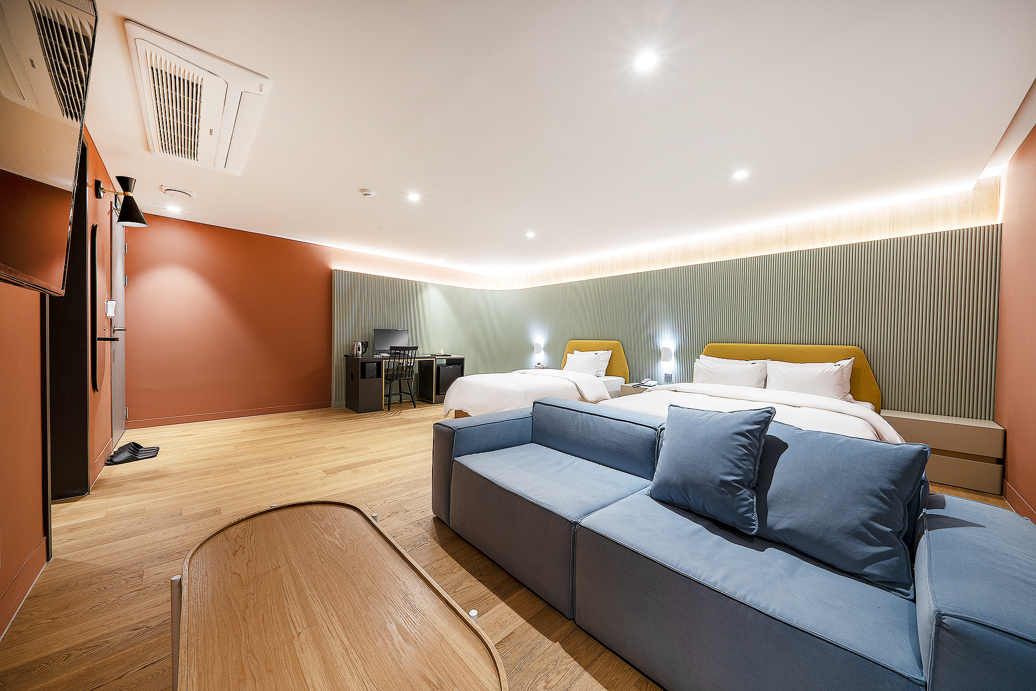 room detail thumbnail 1