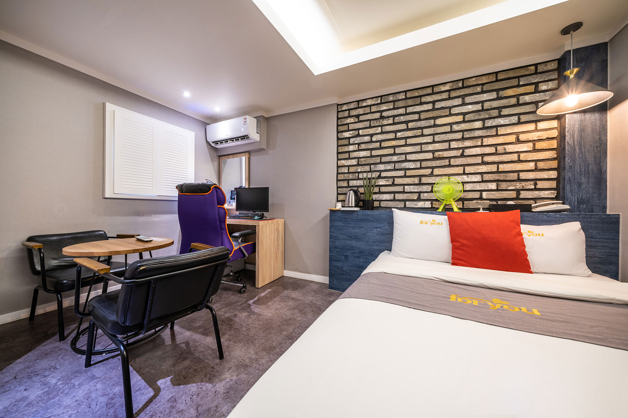 room detail thumbnail 2