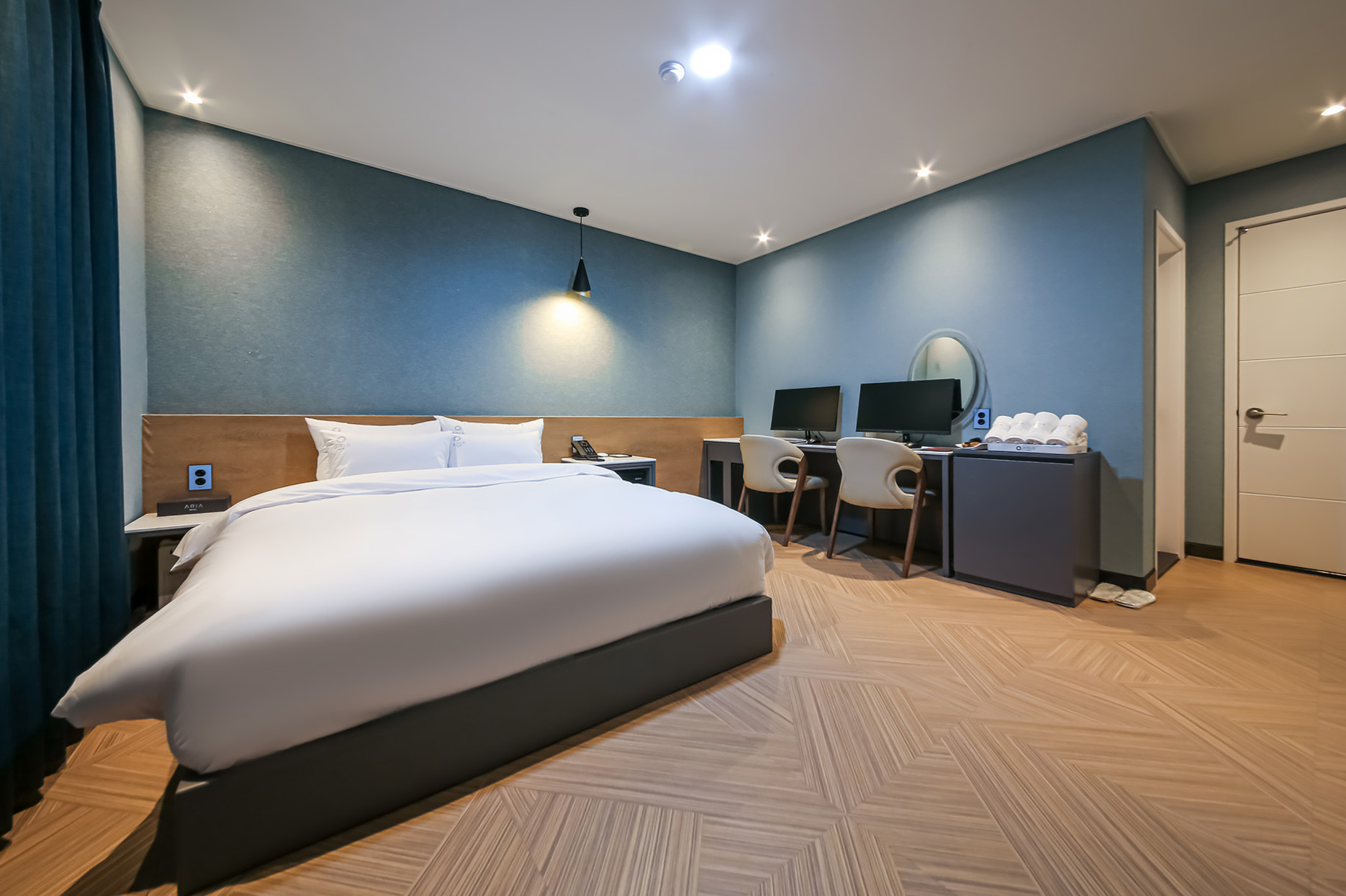 room detail thumbnail 0