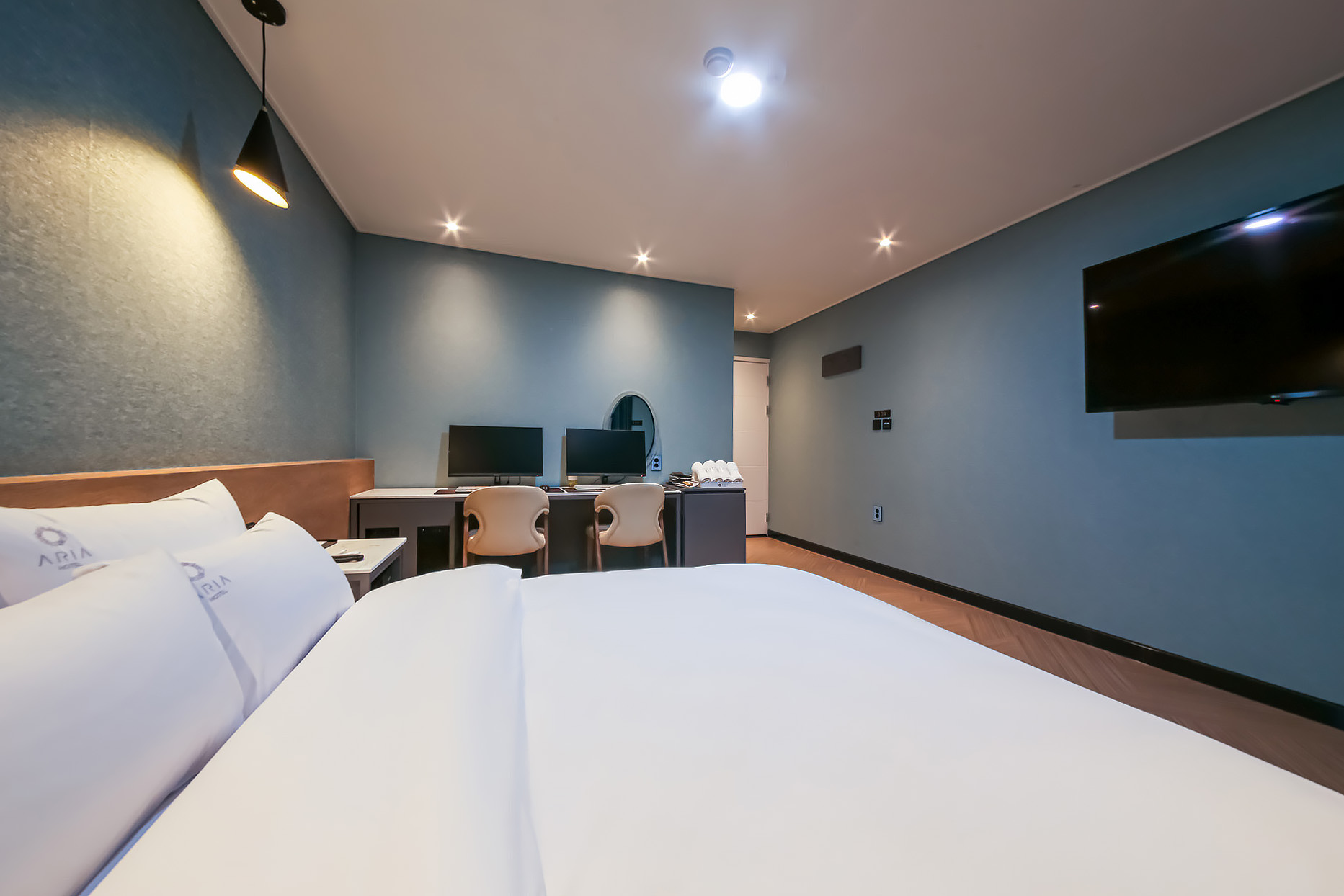 room detail thumbnail 1