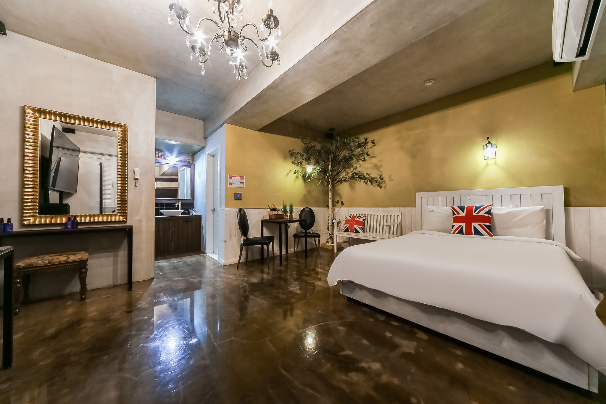 room detail thumbnail 1