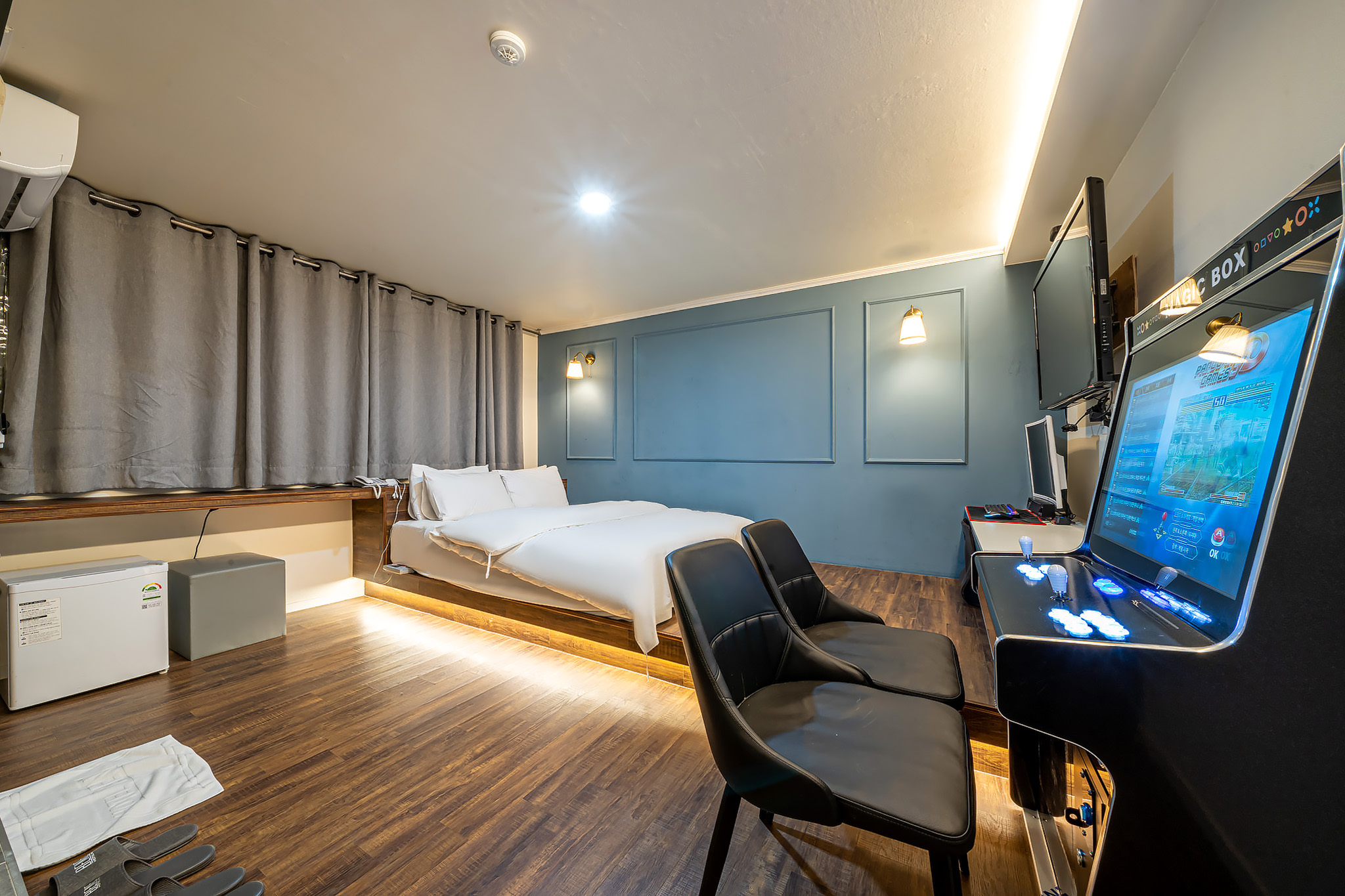 room detail thumbnail 2