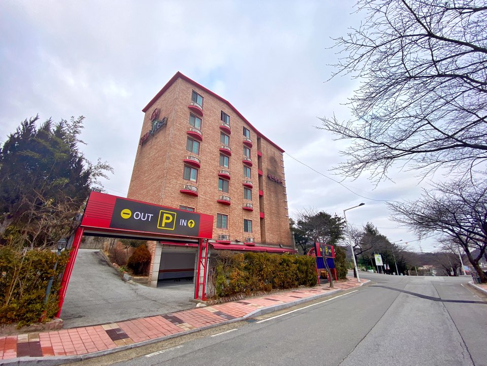 아산 레드 하우스 외관
