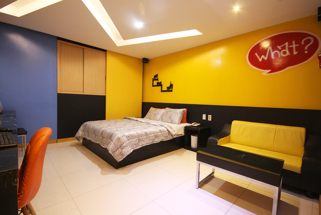 room detail thumbnail 1