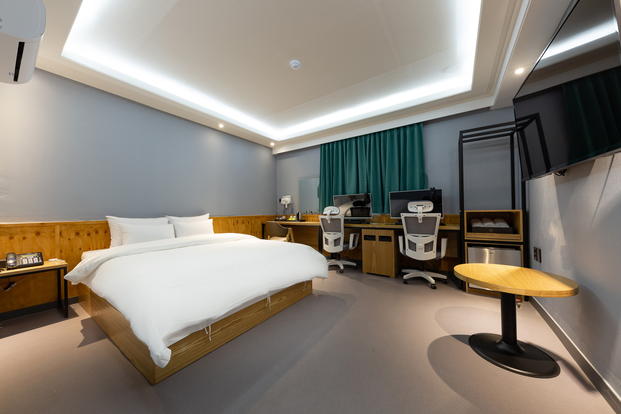 room detail thumbnail 1