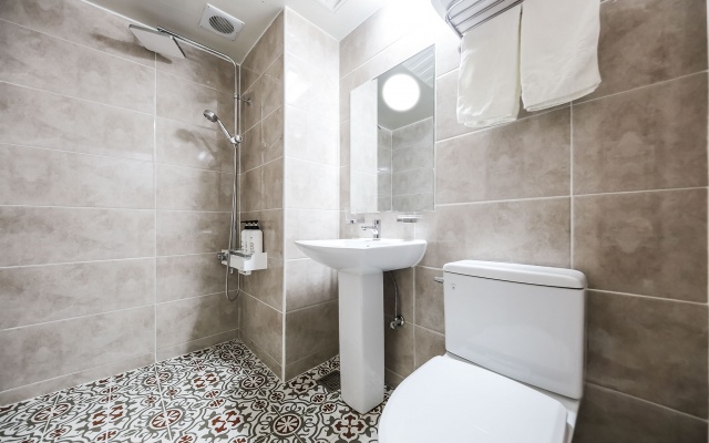 room detail thumbnail 1