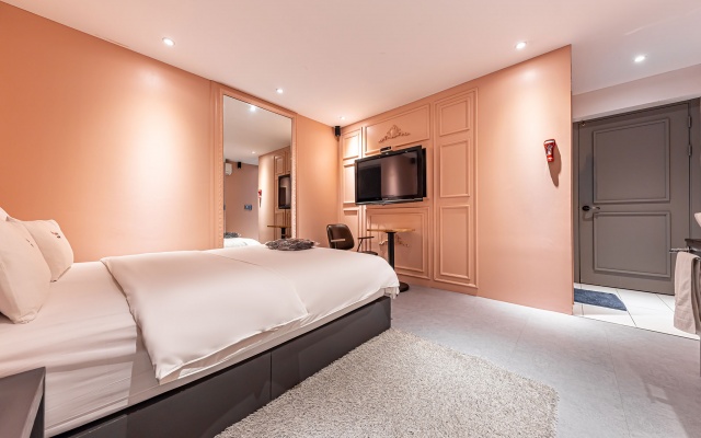 room detail thumbnail 2