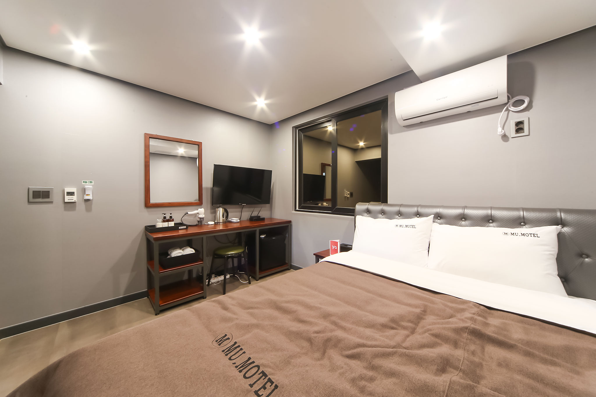 room detail thumbnail 2