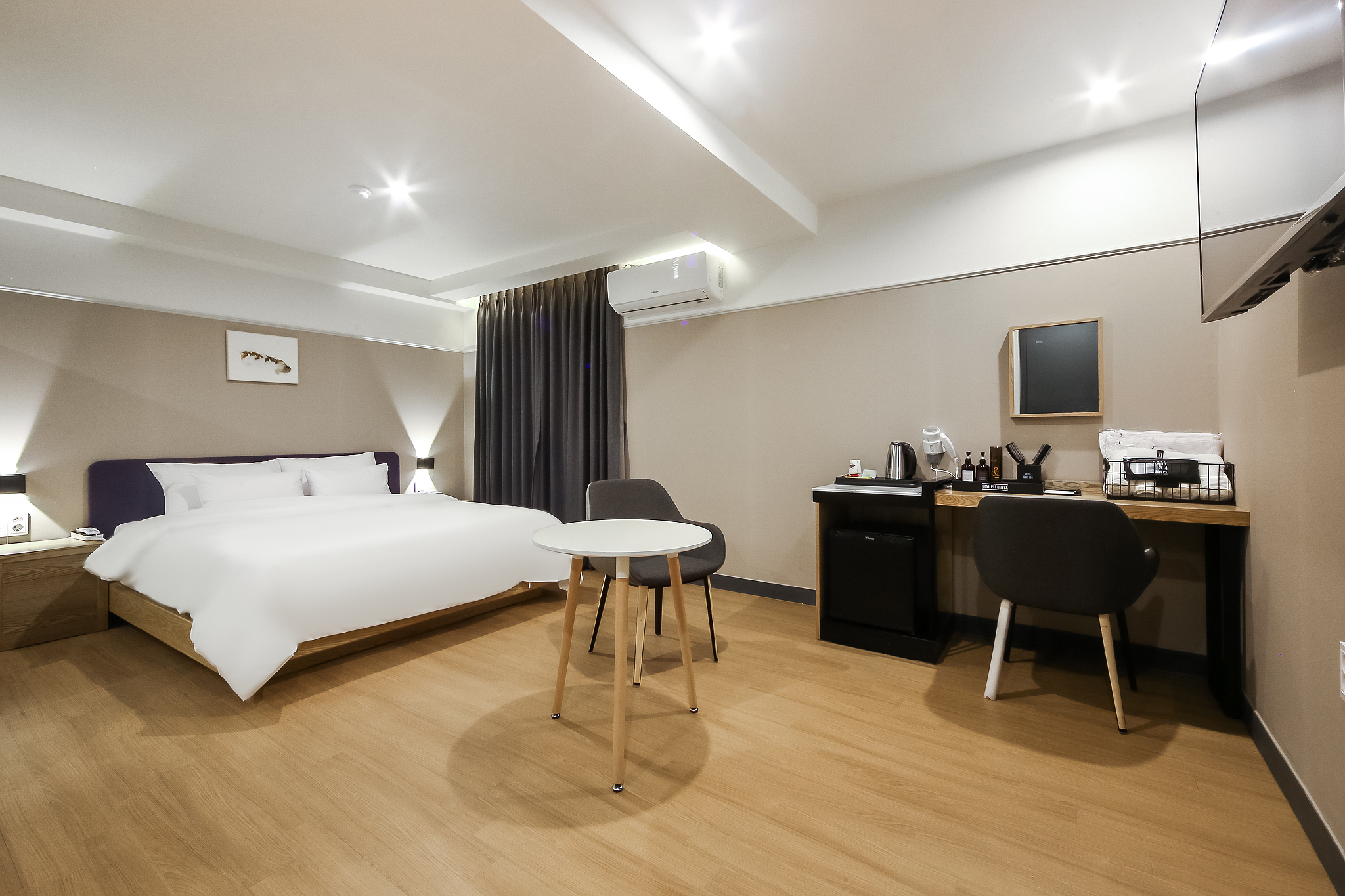 room detail thumbnail 0