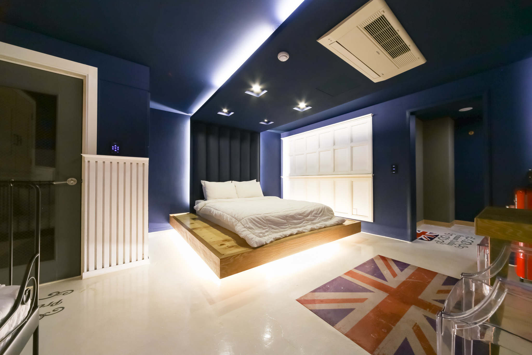 room detail thumbnail 0