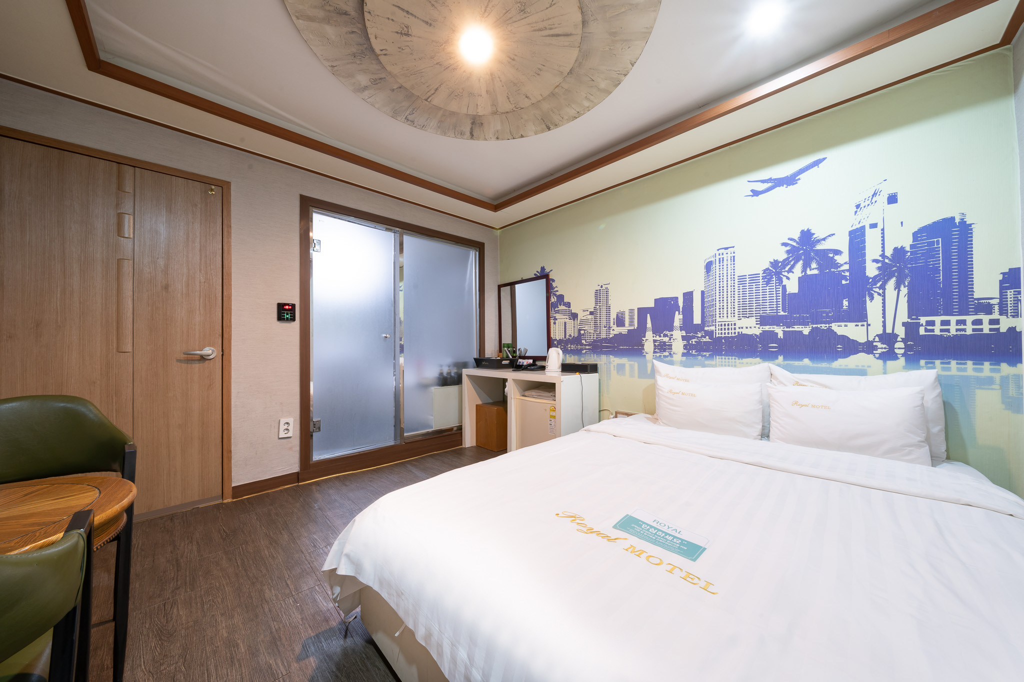 room detail thumbnail 1