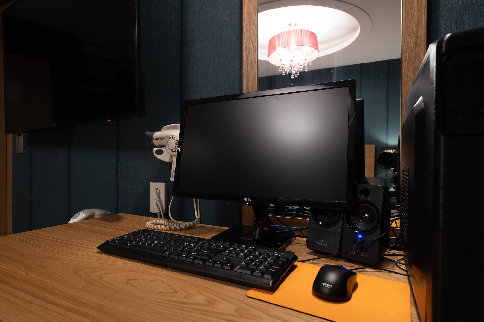 room detail thumbnail 2