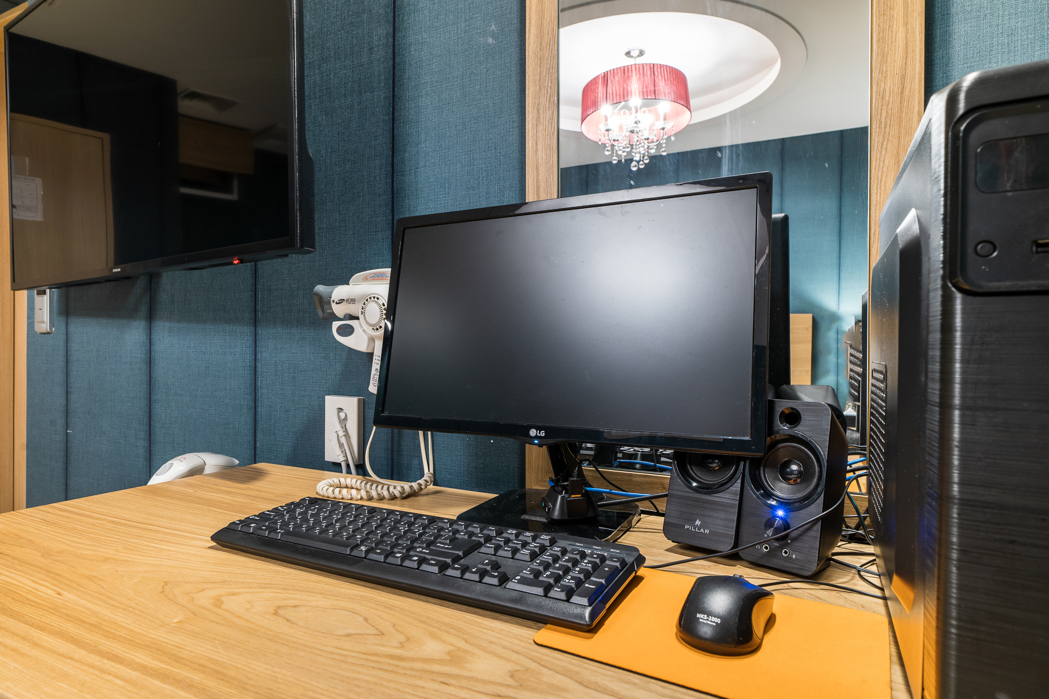 room detail thumbnail 2