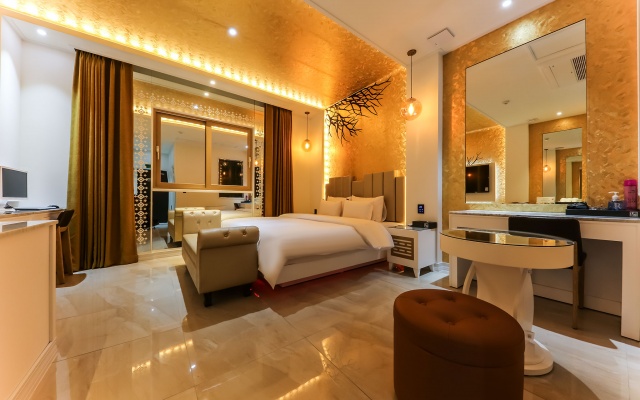 room detail thumbnail 1