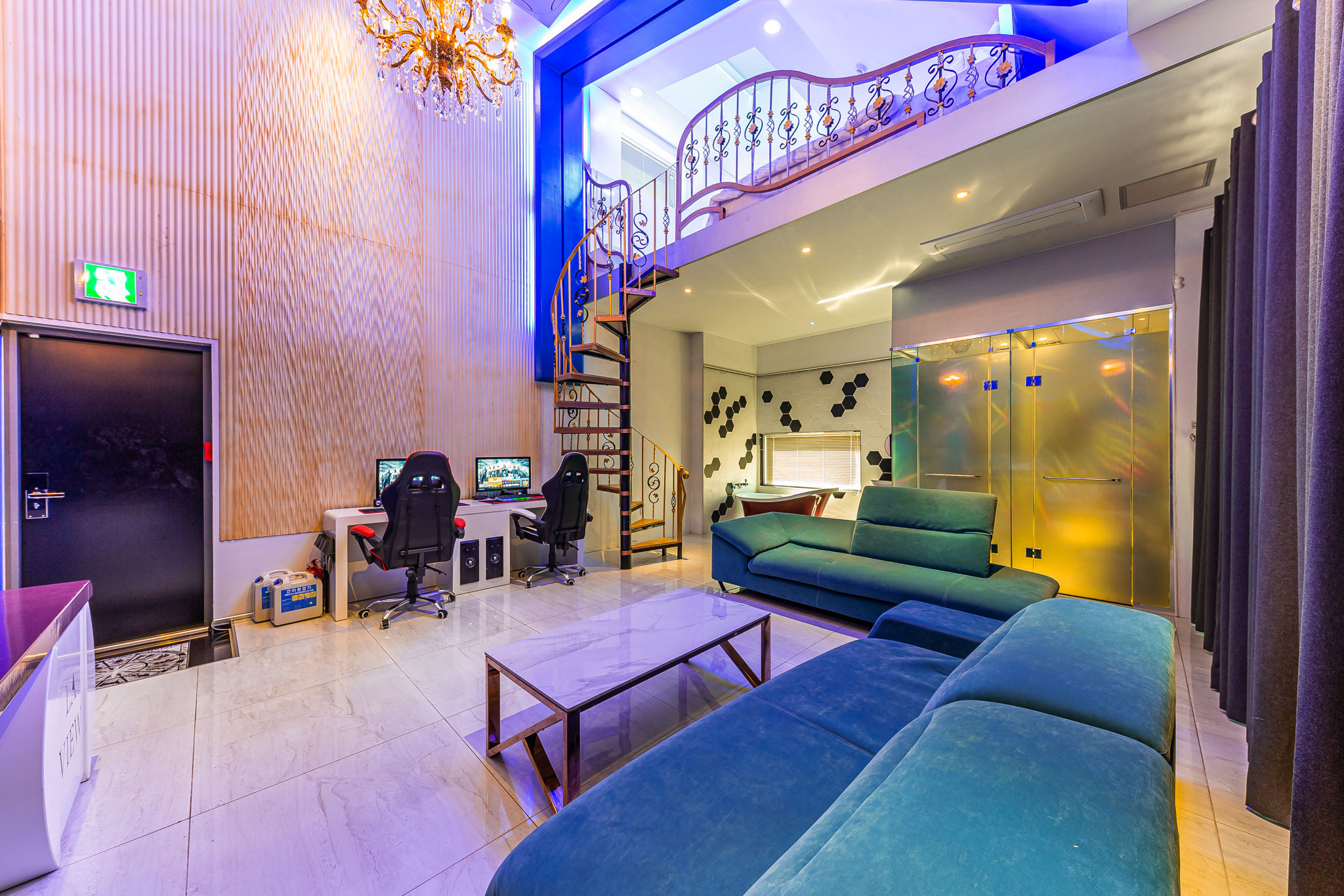 room detail thumbnail 2