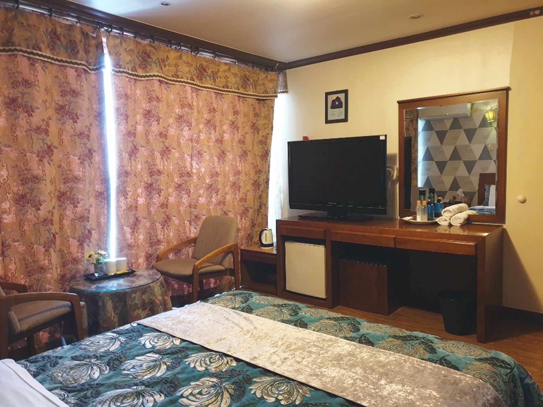 room detail thumbnail 1