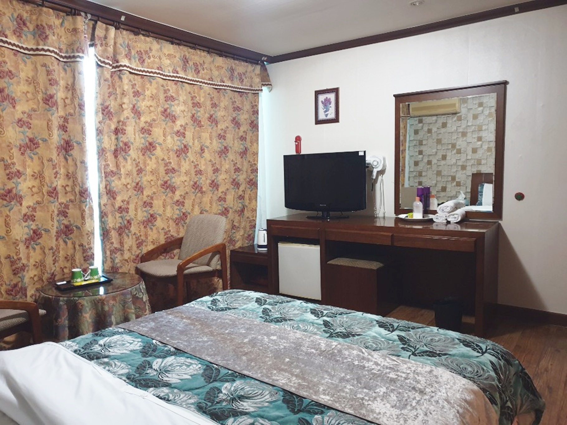 room detail thumbnail 1